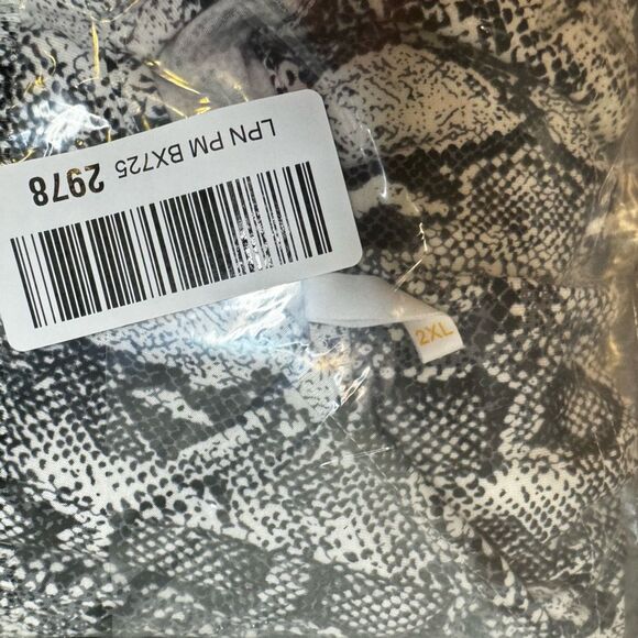 Top Blouse Shirt Womens Plus 2X Black Snakeskin Summer Casual Short Sleeve B3 - Picture 3 of 8